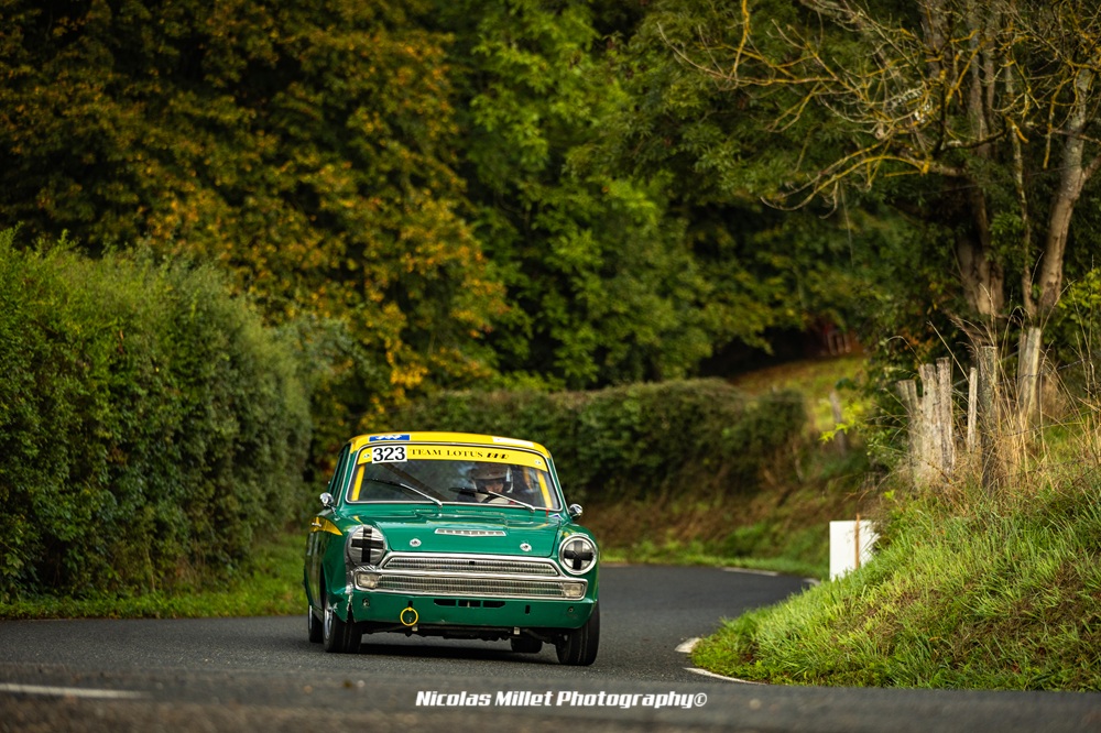 Arthur Barralon partait cette saison à la découverte du Championnat de France de la Montagne au volant de sa Ford Cortina Lotus.